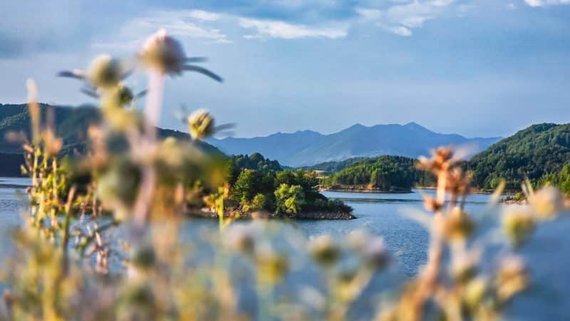Grecja - dziki kemping nad jeziorem